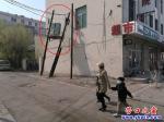 站前区：电箱摇摇欲坠  居民担忧安全