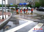 營(yíng)口市街路邊的下水井為何高于積水？