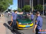 營口市嚴(yán)查出租車司機著裝