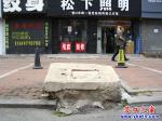 營口市建設(shè)街邊的路障真不少！誰來管