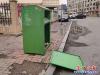 旧衣物回收箱箱门损坏 2