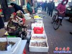 跨年新闻：鲜美的河刀鱼重现营口市场