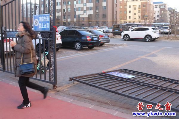 营口：惊魂铁门  万幸业主