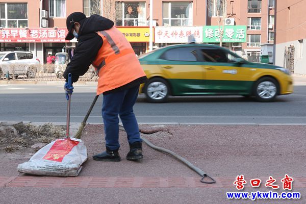 营口：“当街使绊”   快快清走！