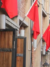 国庆营口：老街国旗红  风里皆喜庆