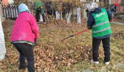 营口：寒风里的绿化养护者