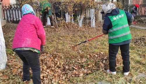 營口：寒風里的綠化養護者