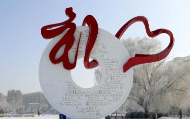 营口摄影：红旗广场玉佩嵌红礼，耀营口有礼精神