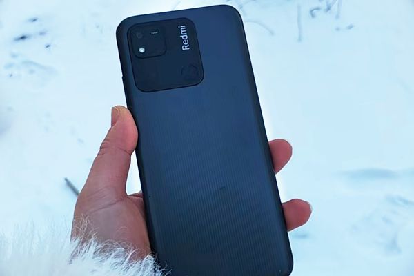 营口市雪日小风波：拾手机漫天要价　暖意打折扣