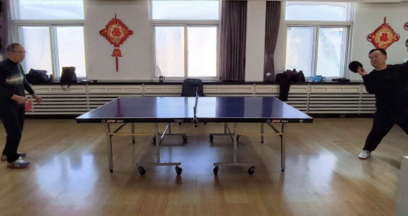 退休生活“乒”出风采　营口港活动室里热火朝天