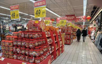 营口市惊现百米年货长城