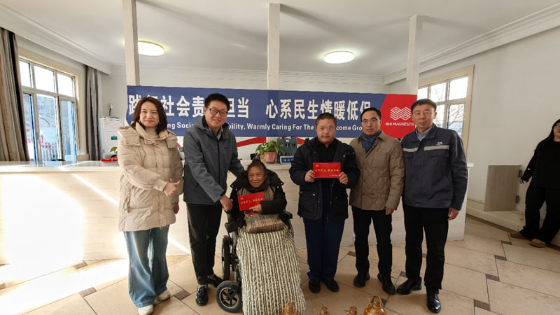 营口：高管齐聚官方一同　探访两个低保残疾家庭