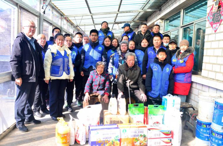 营口：鲅鱼圈区明珠志愿服务队慰问抗美援朝老兵