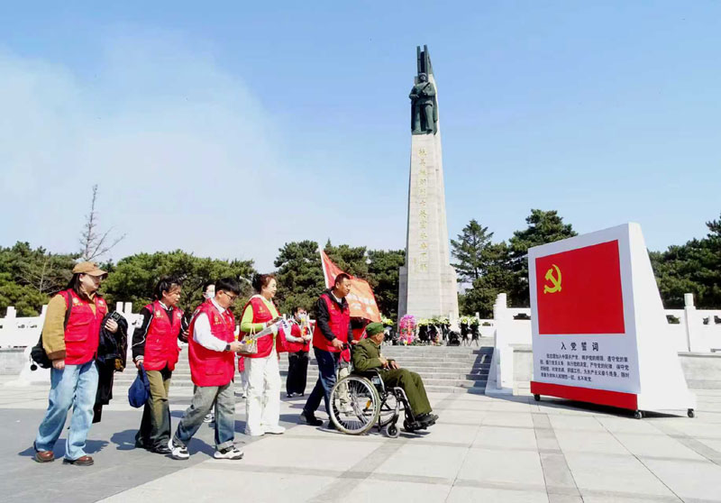 营口抗美援朝老战士祭扫烈士陵园