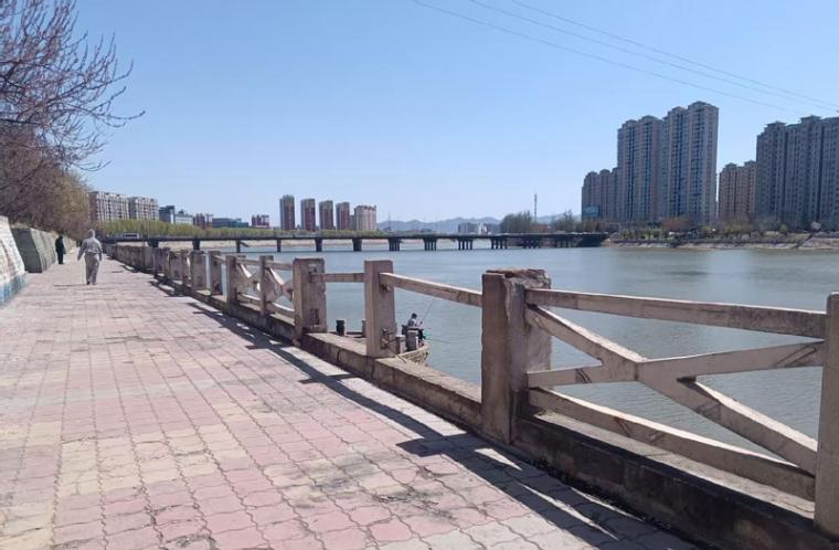 营口盖州市：河栏损毁何人管？文明城市谁来建？